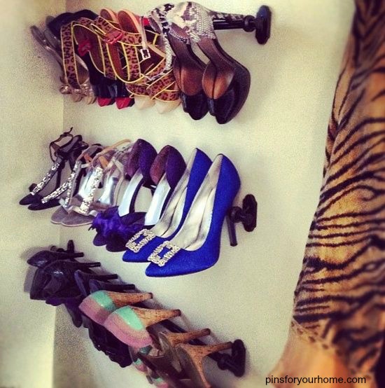 Towel bar shoe holder